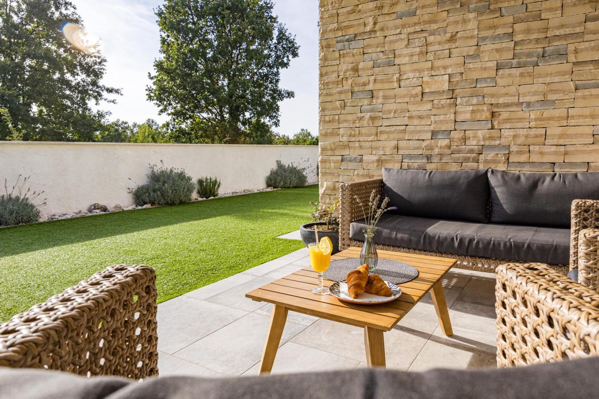 בוג'ה Special Offer! New Luxury Apartment With Pool, Fitness, Outdoor Bar&Grill מראה חיצוני תמונה